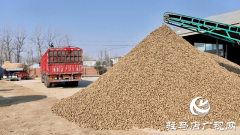 <b>正阳县：秸秆“变废为宝” 实现生态效益取经济</b>